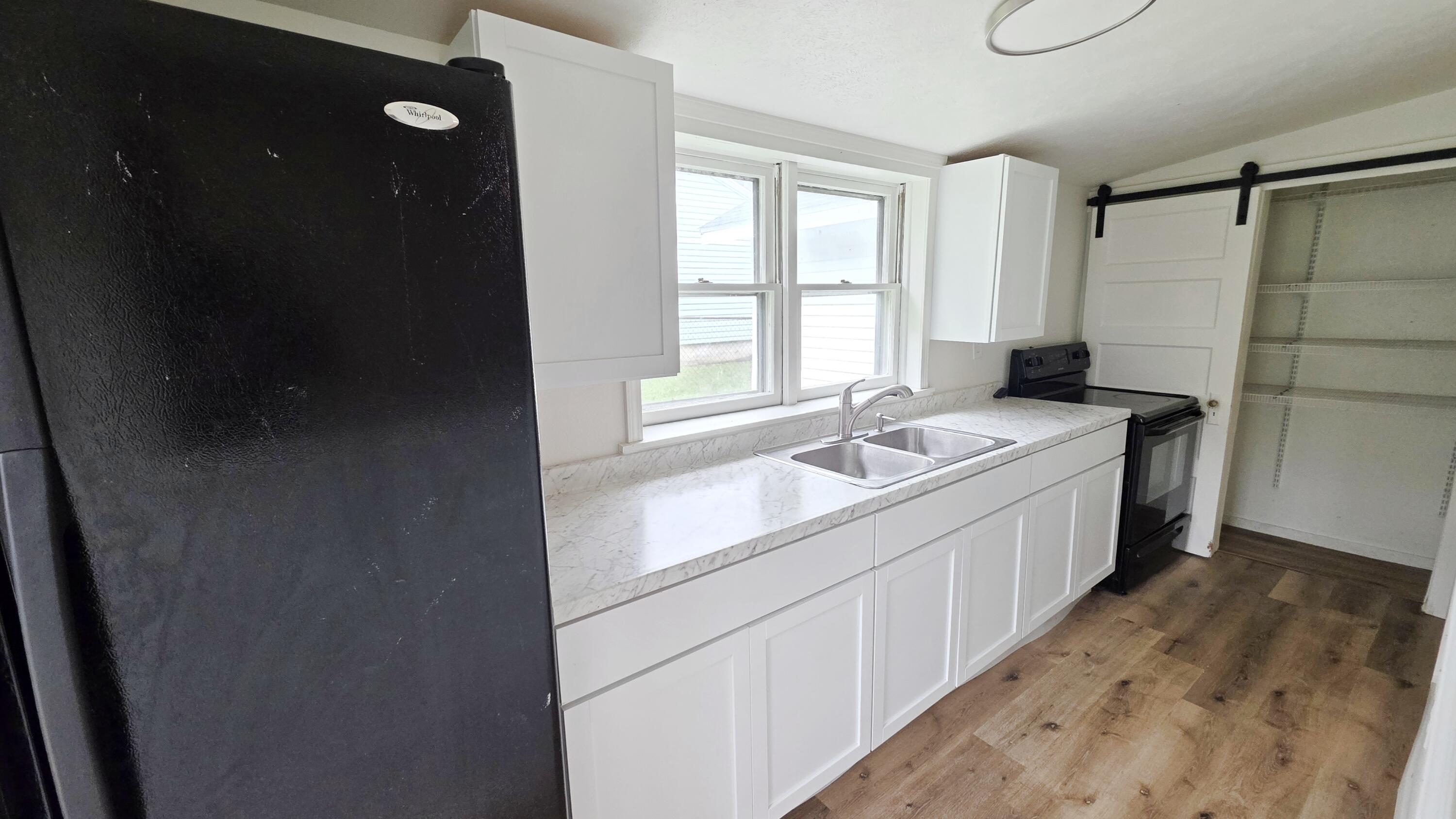 2857 North Grant Avenue Property Photo 4