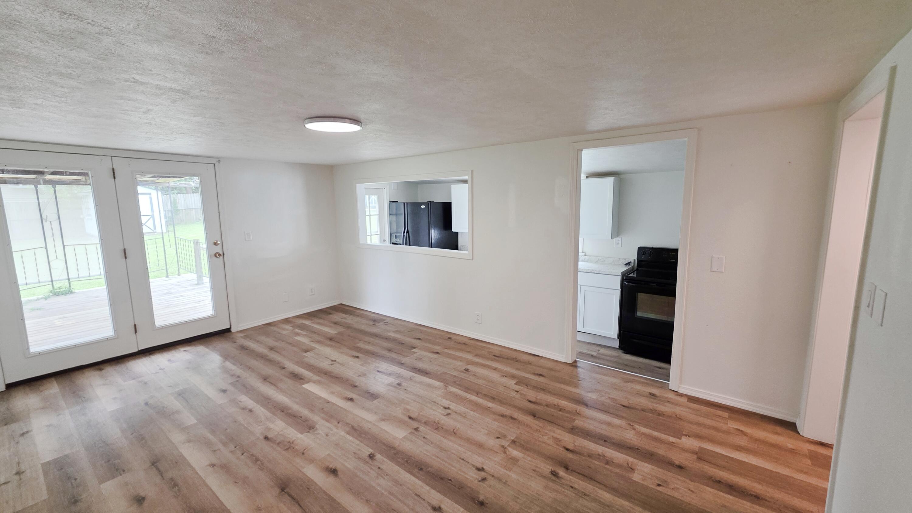2857 North Grant Avenue Property Photo 5