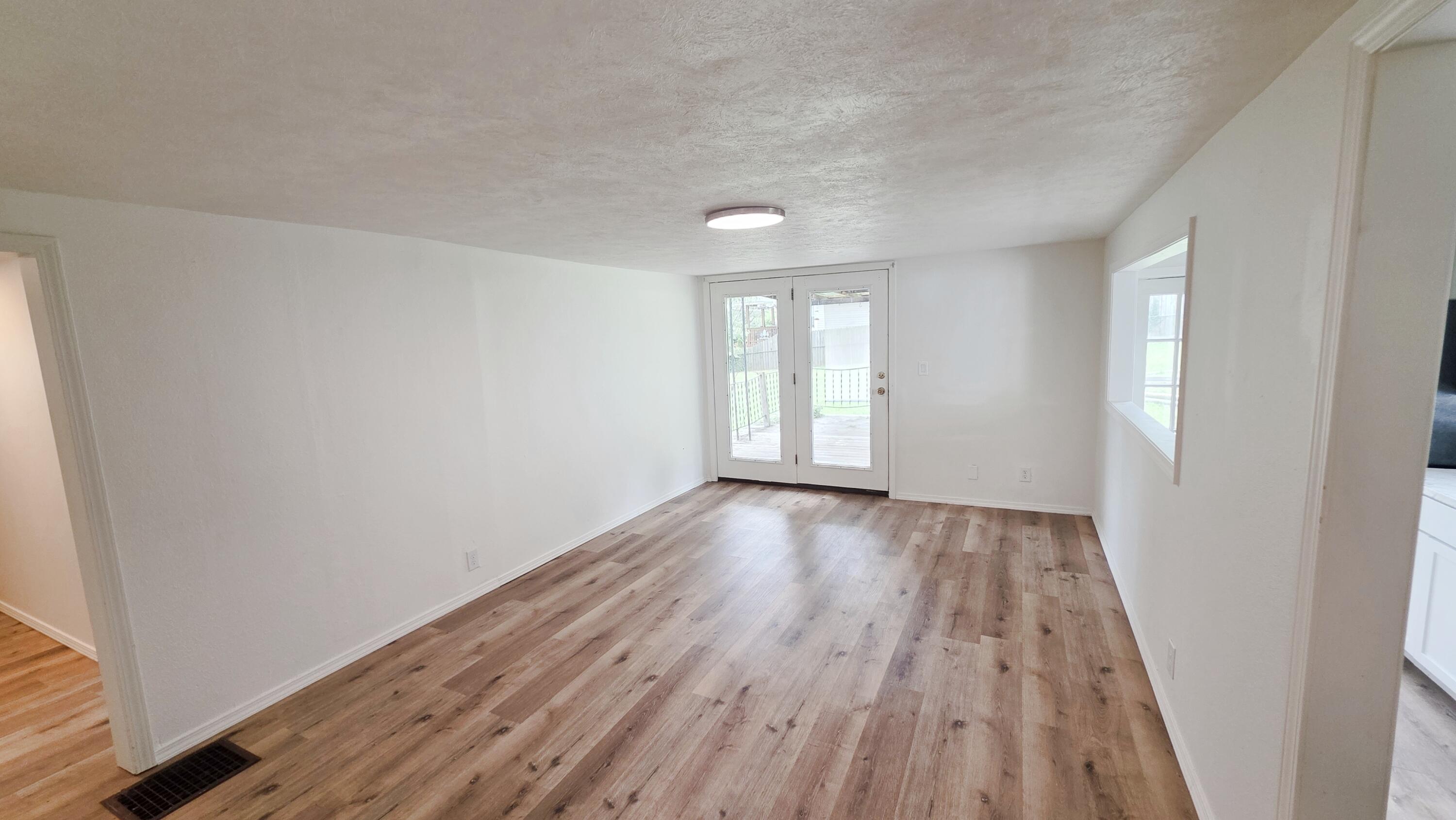 2857 North Grant Avenue Property Photo 6
