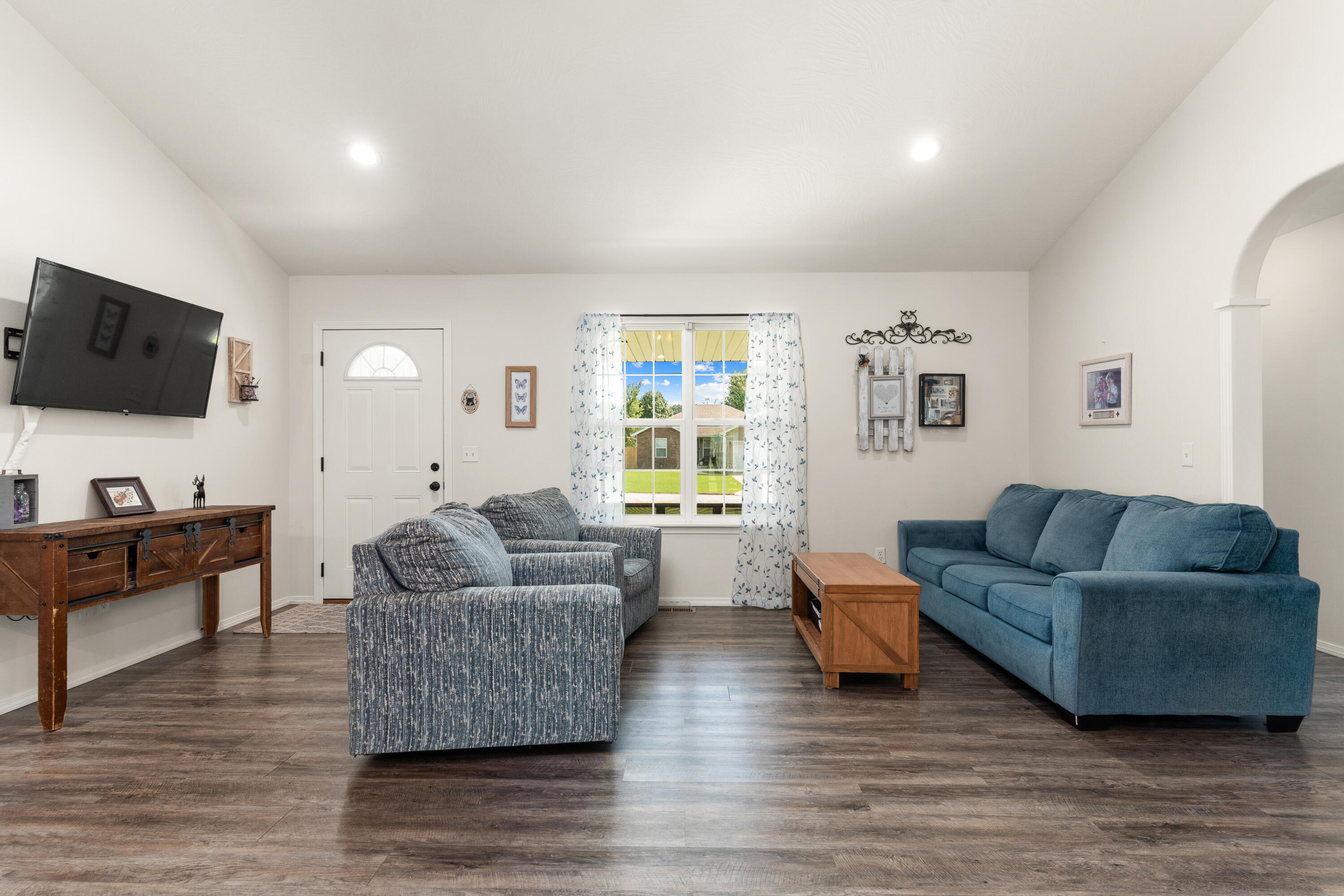 315 Town Loop Property Photo 4
