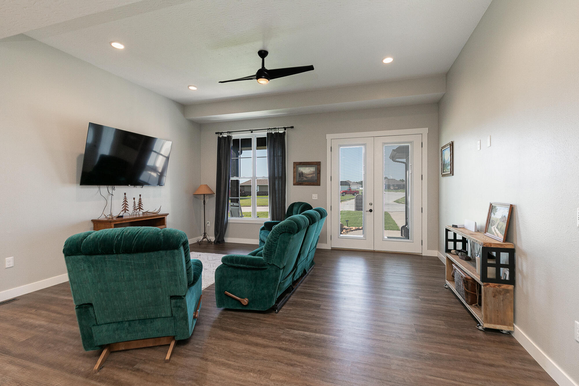 2460 Durango Drive Property Photo 4