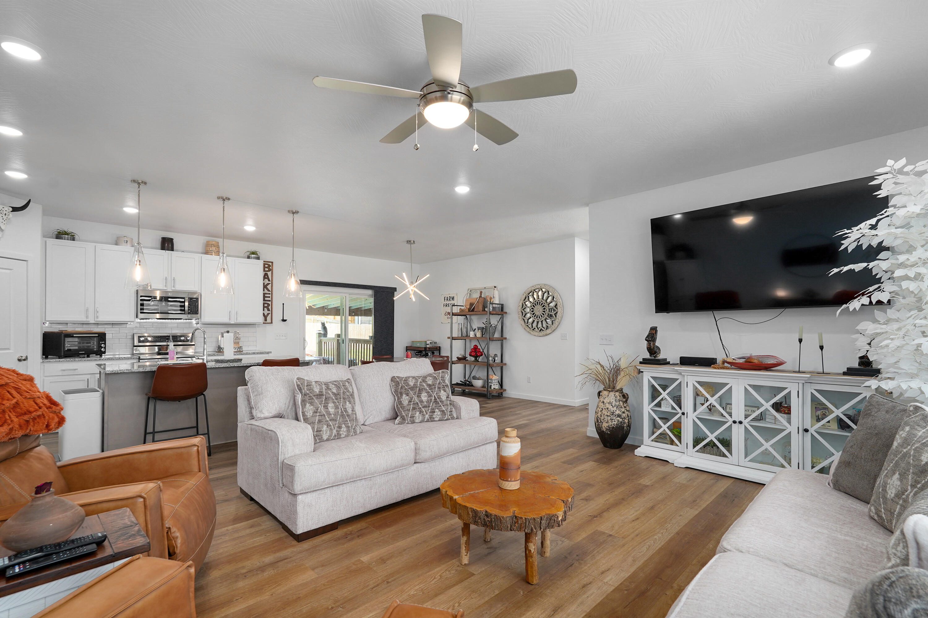 2709 West Pigeon Drive Property Photo 8