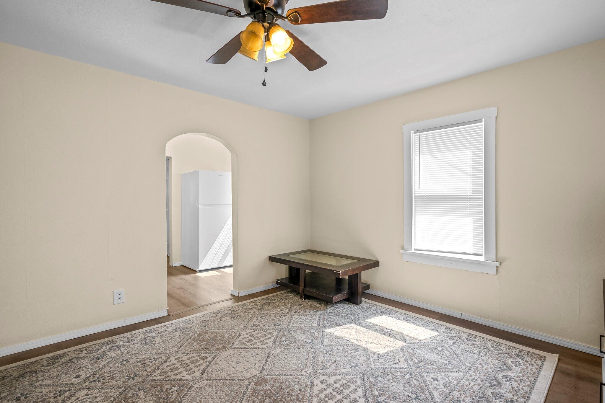 2528 North Kellett Avenue Property Photo 3