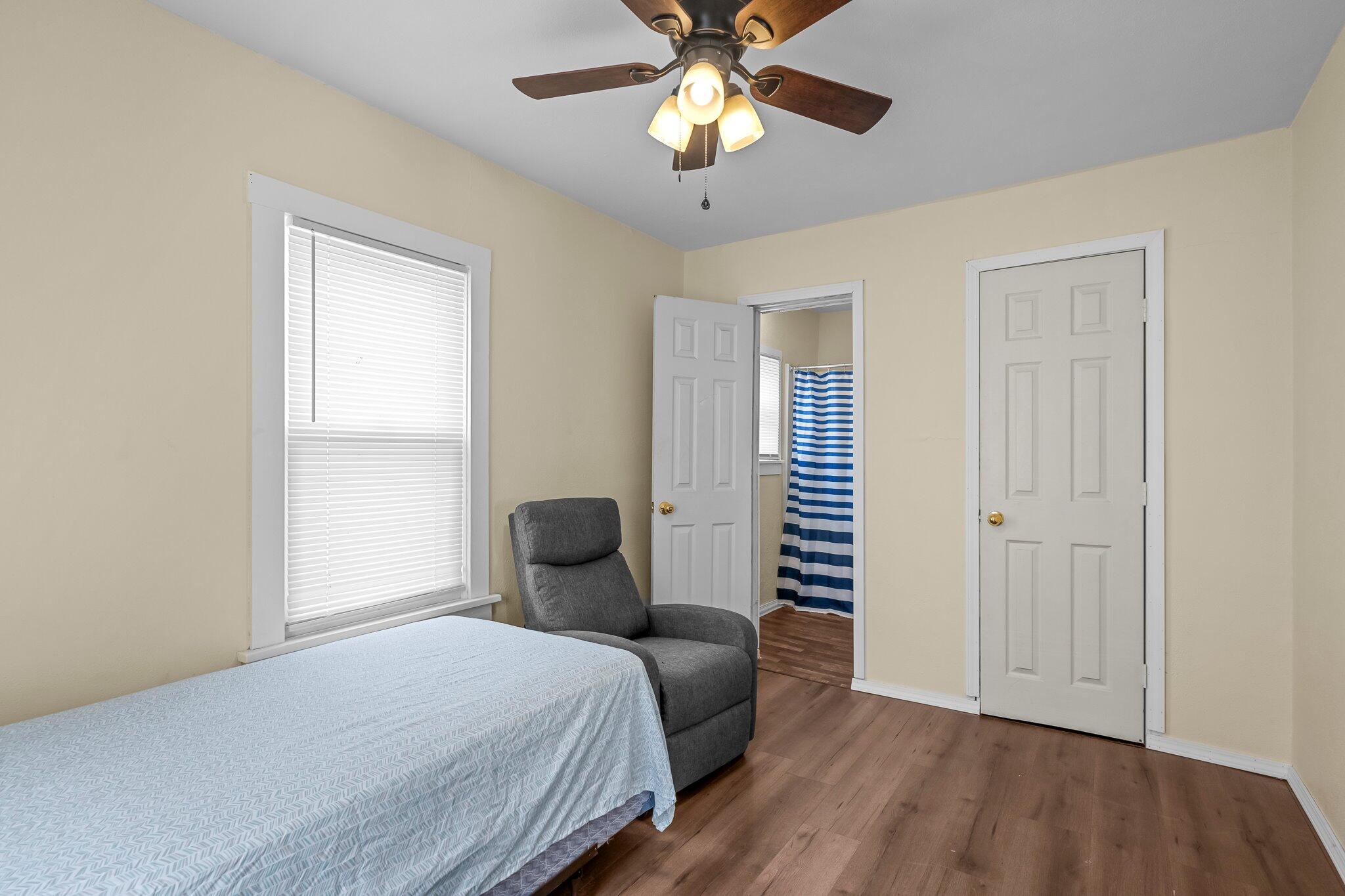 2528 North Kellett Avenue Property Photo 6