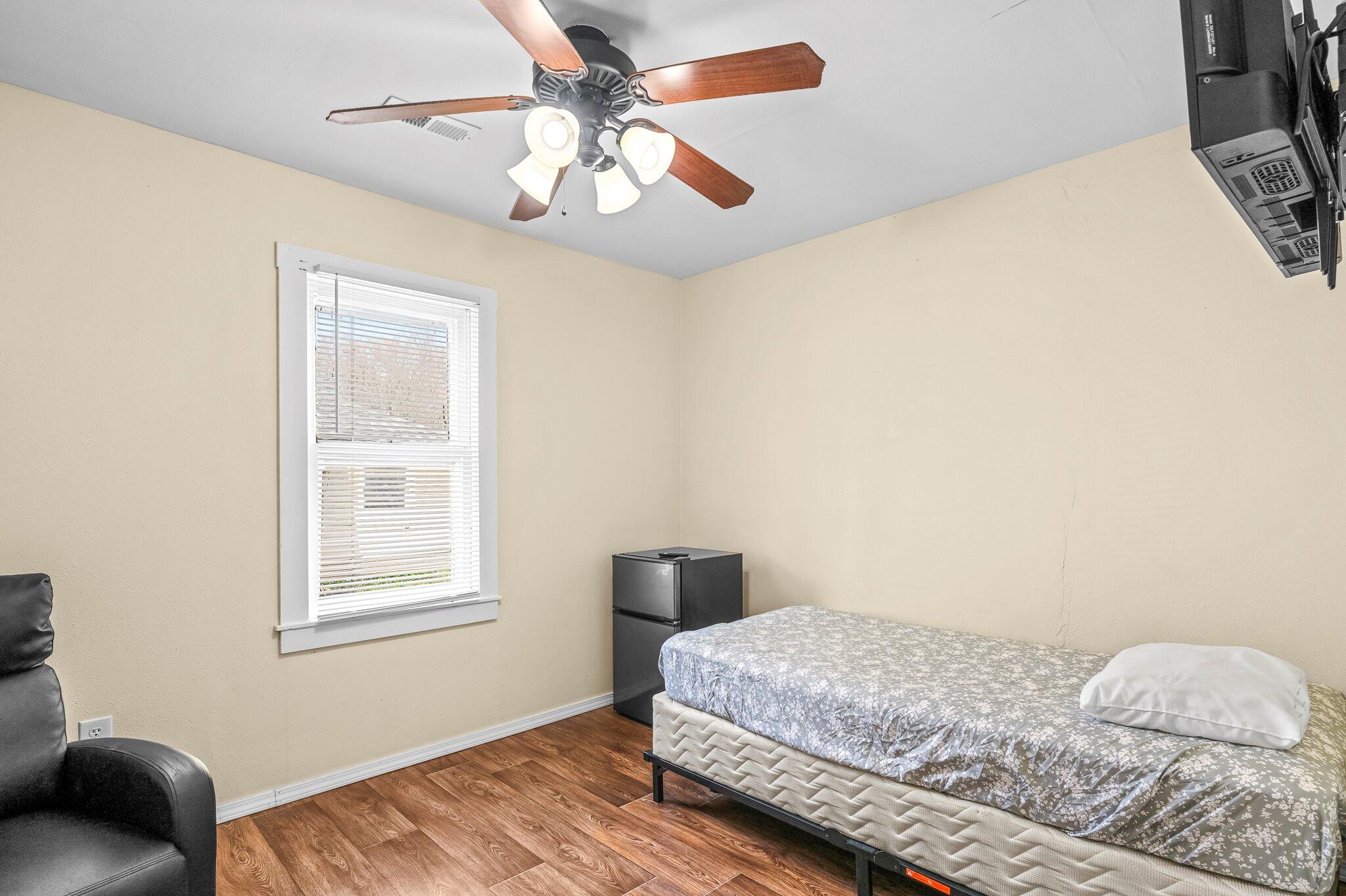 2528 North Kellett Avenue Property Photo 12