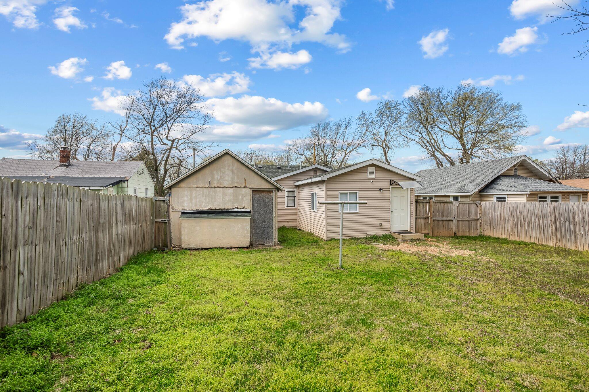 2528 North Kellett Avenue Property Photo 17