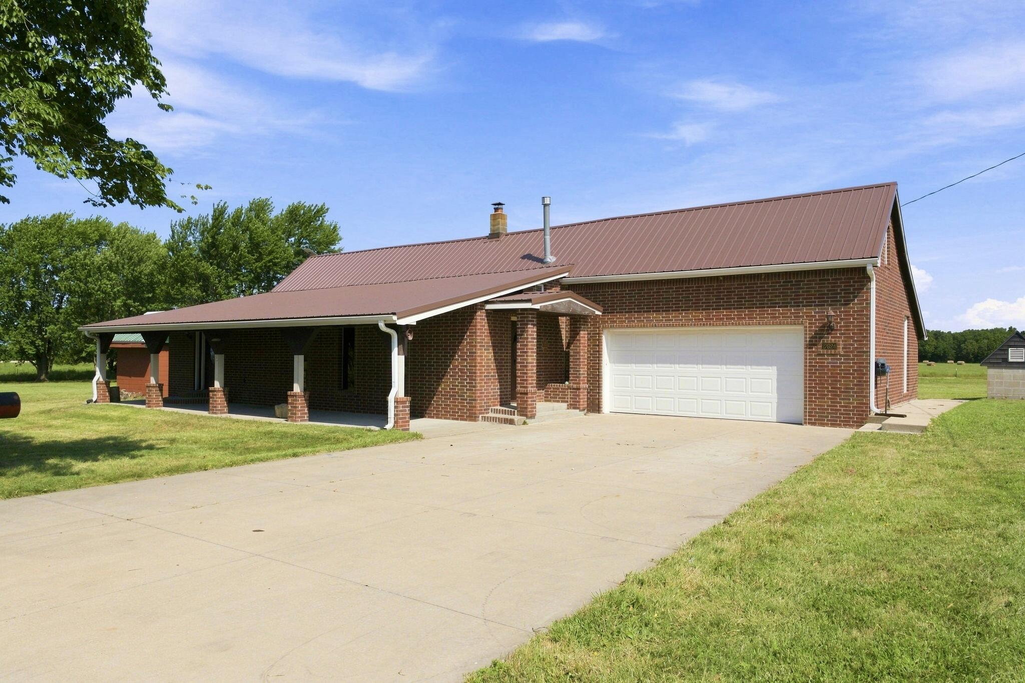 17624 Lawrence 2090 Property Photo 2