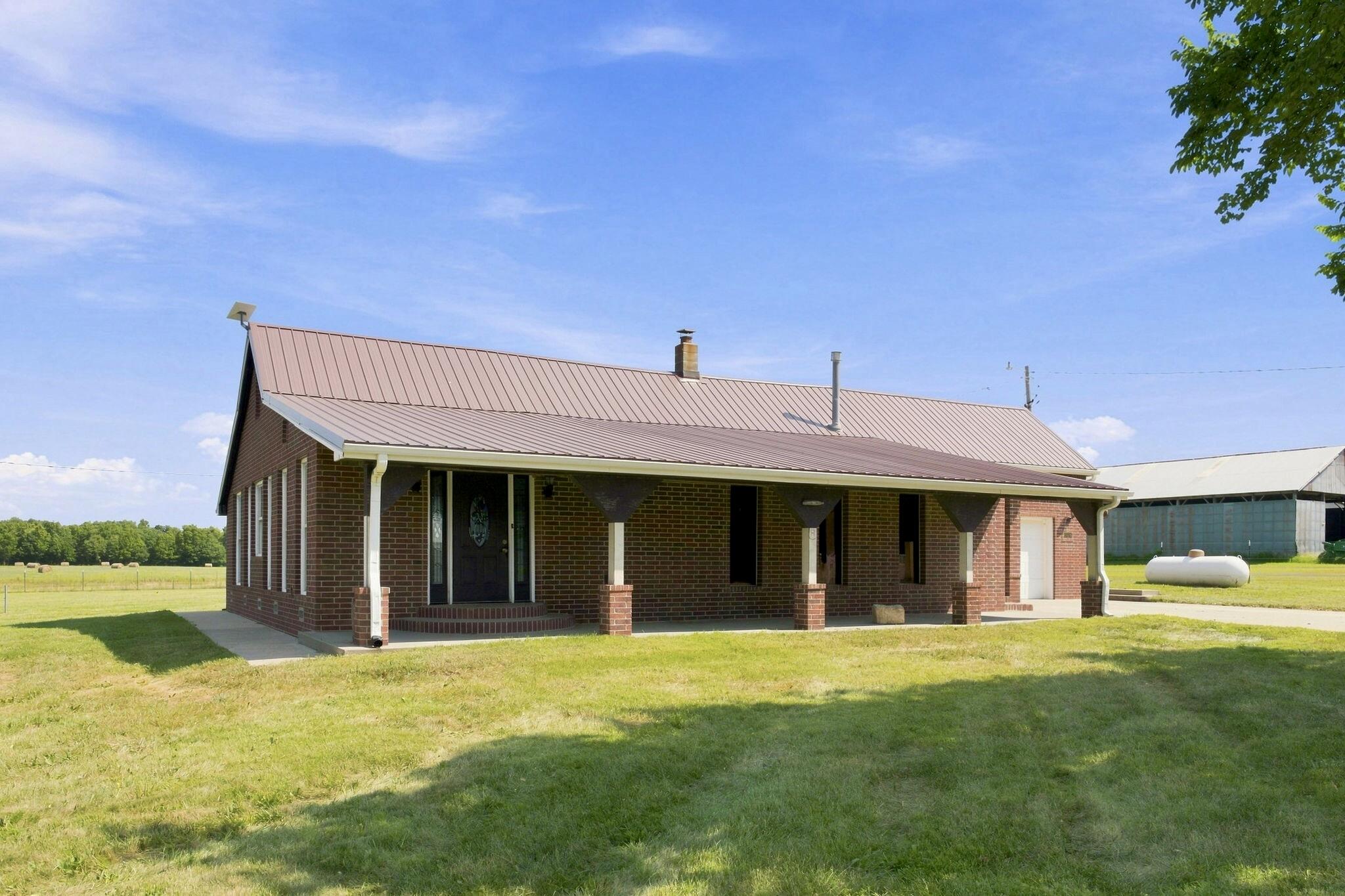 17624 Lawrence 2090 Property Photo 4