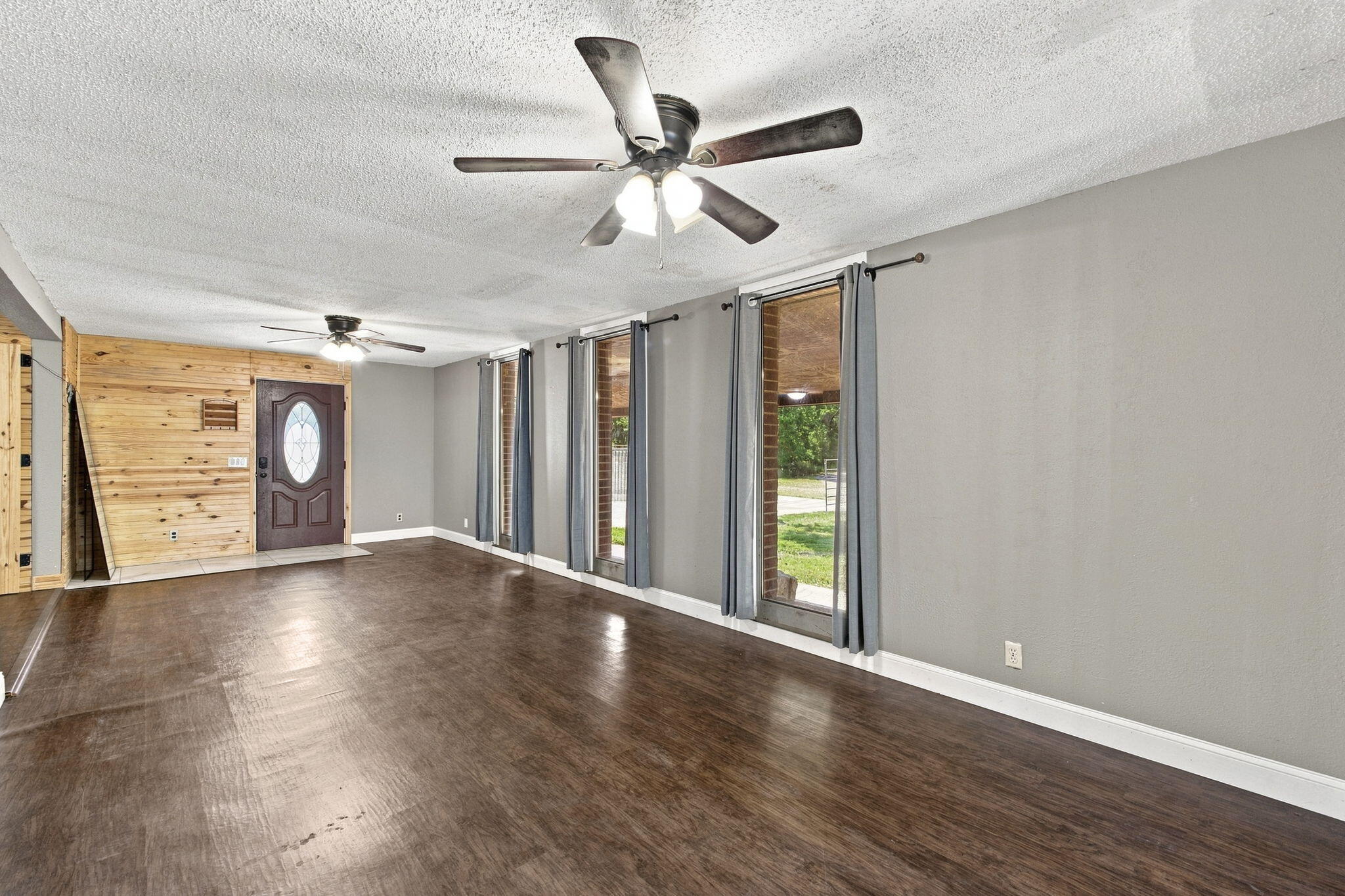 17624 Lawrence 2090 Property Photo 8