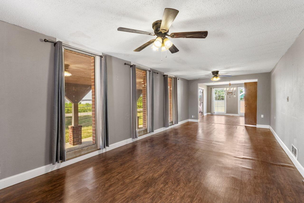 17624 Lawrence 2090 Property Photo 13