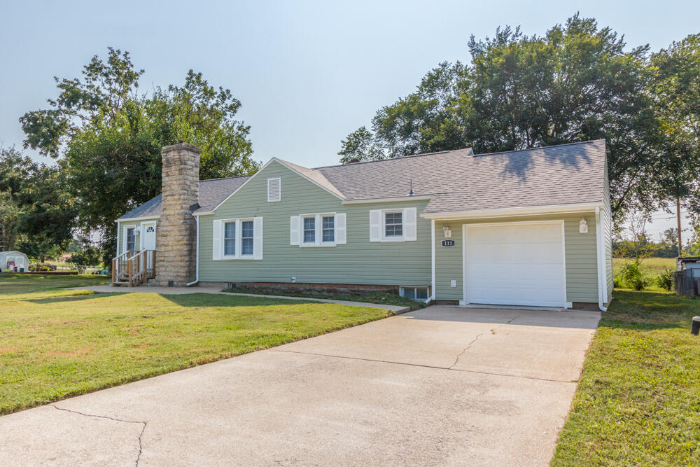 111 Crescent Drive Property Photo 3