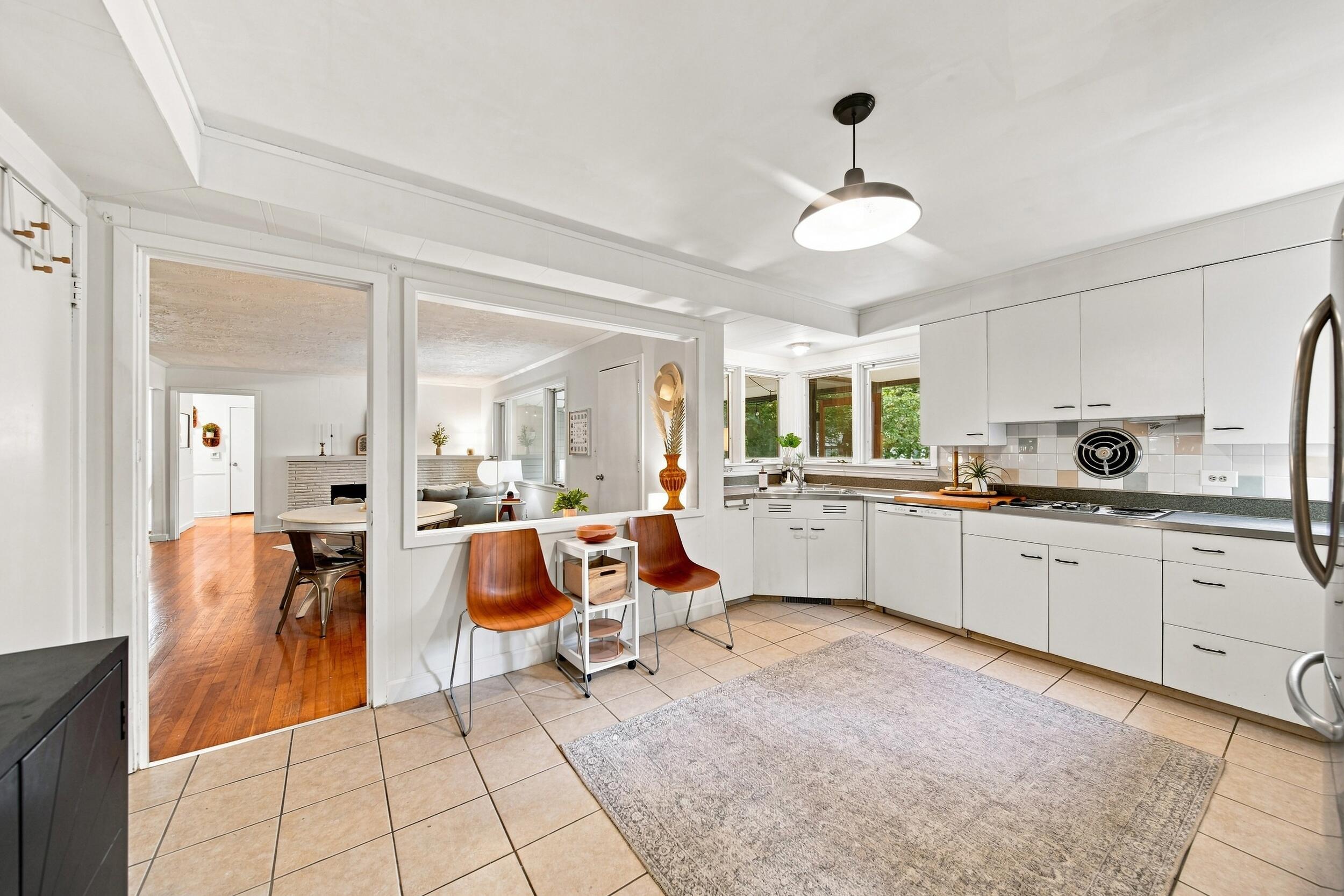 2453 South Luster Avenue Property Photo 18
