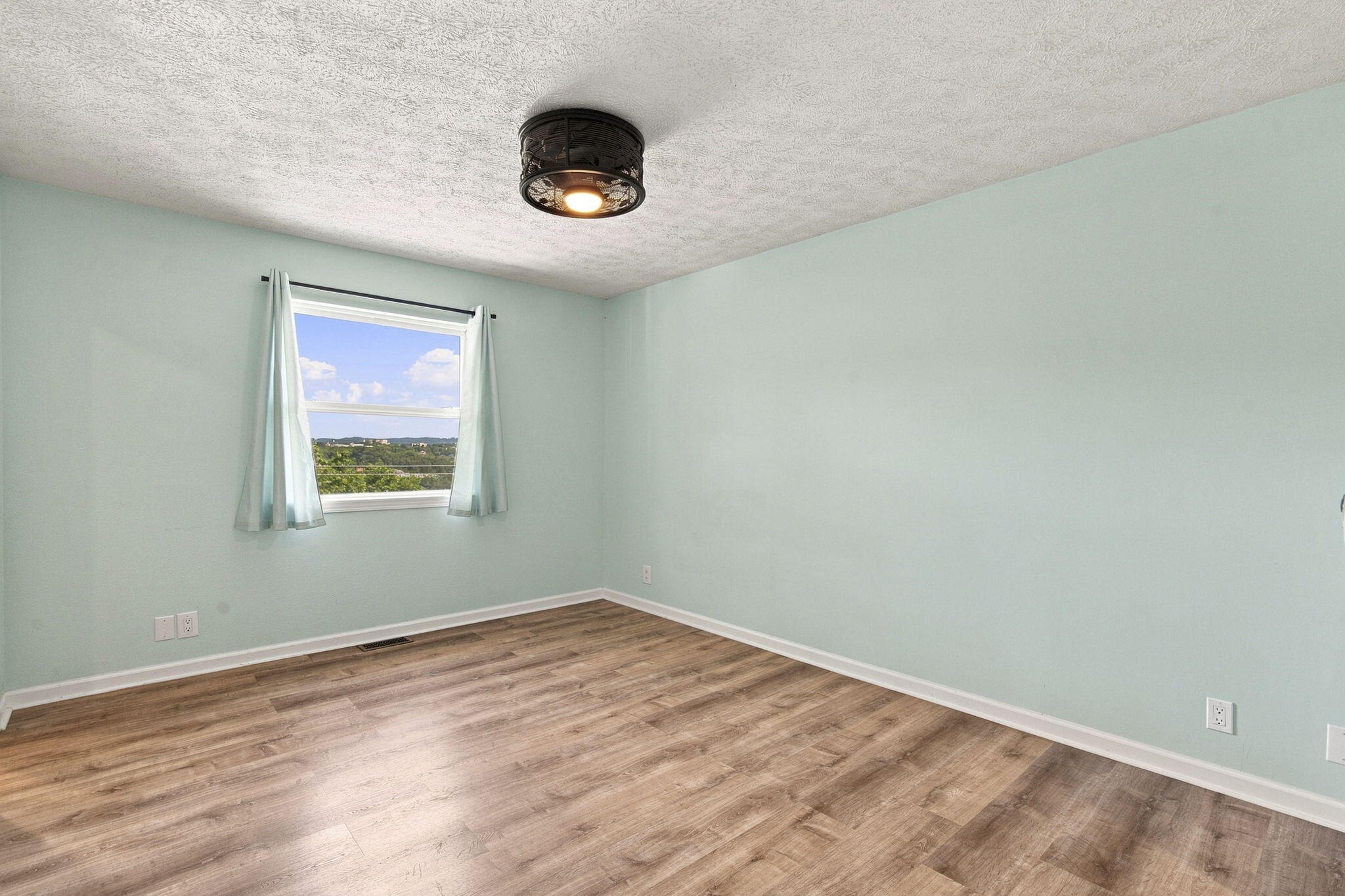 1815 Boswell Avenue Property Photo 14
