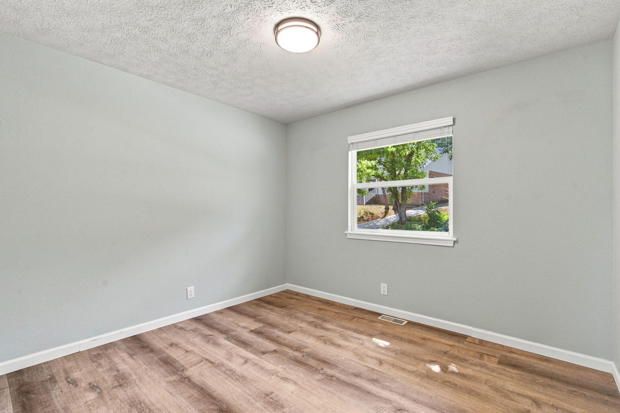 1815 Boswell Avenue Property Photo 17