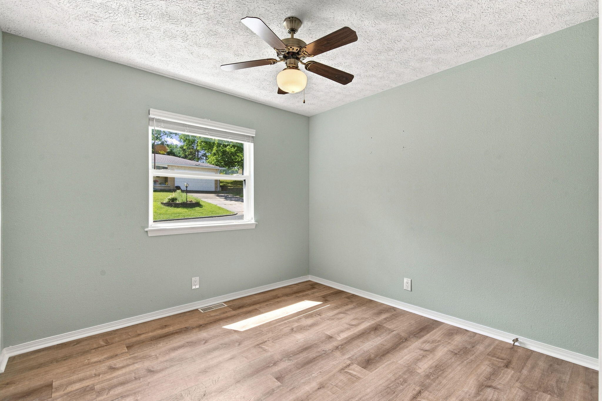 1815 Boswell Avenue Property Photo 18