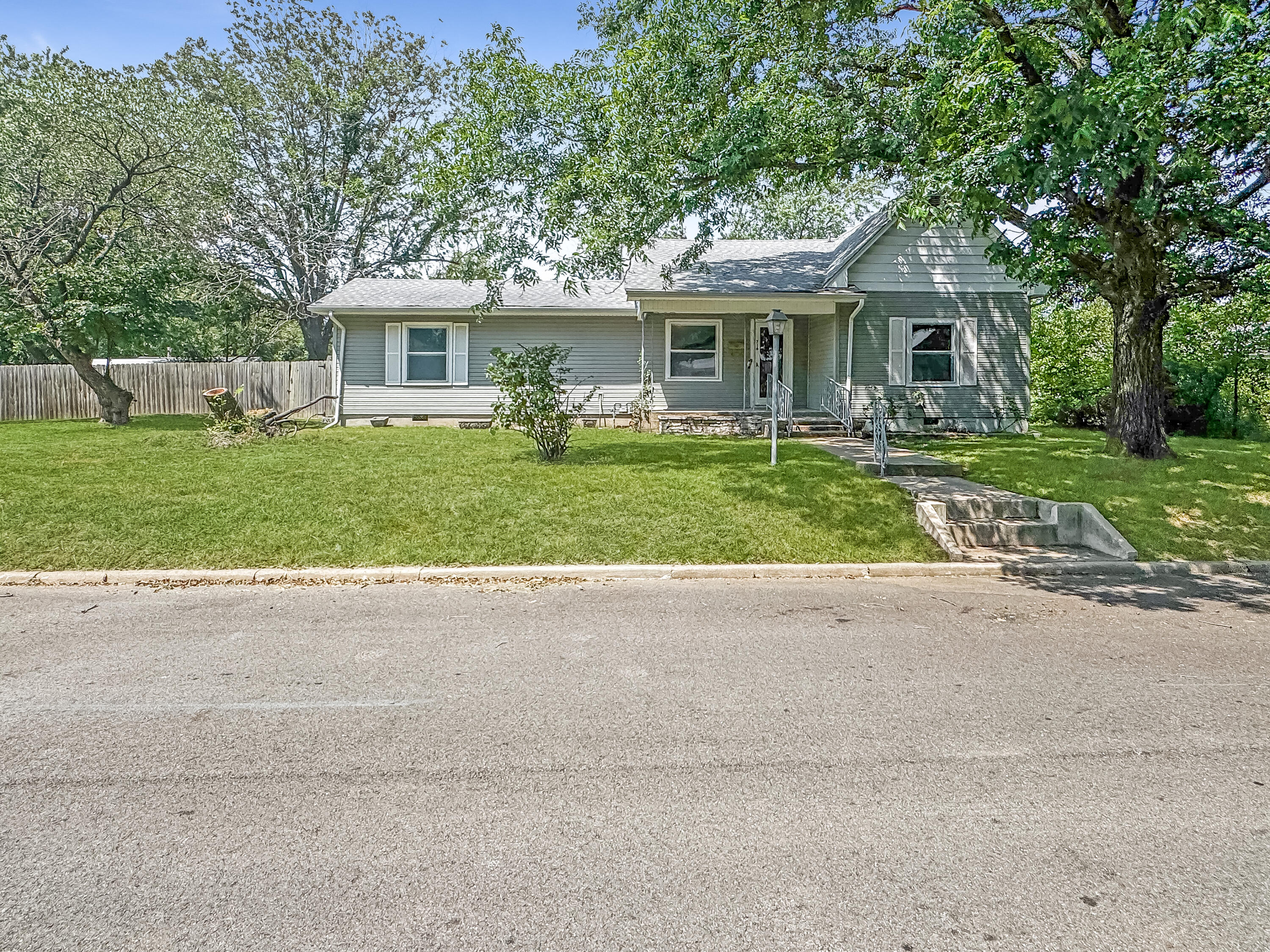 716 Campbell Street Property Photo 1