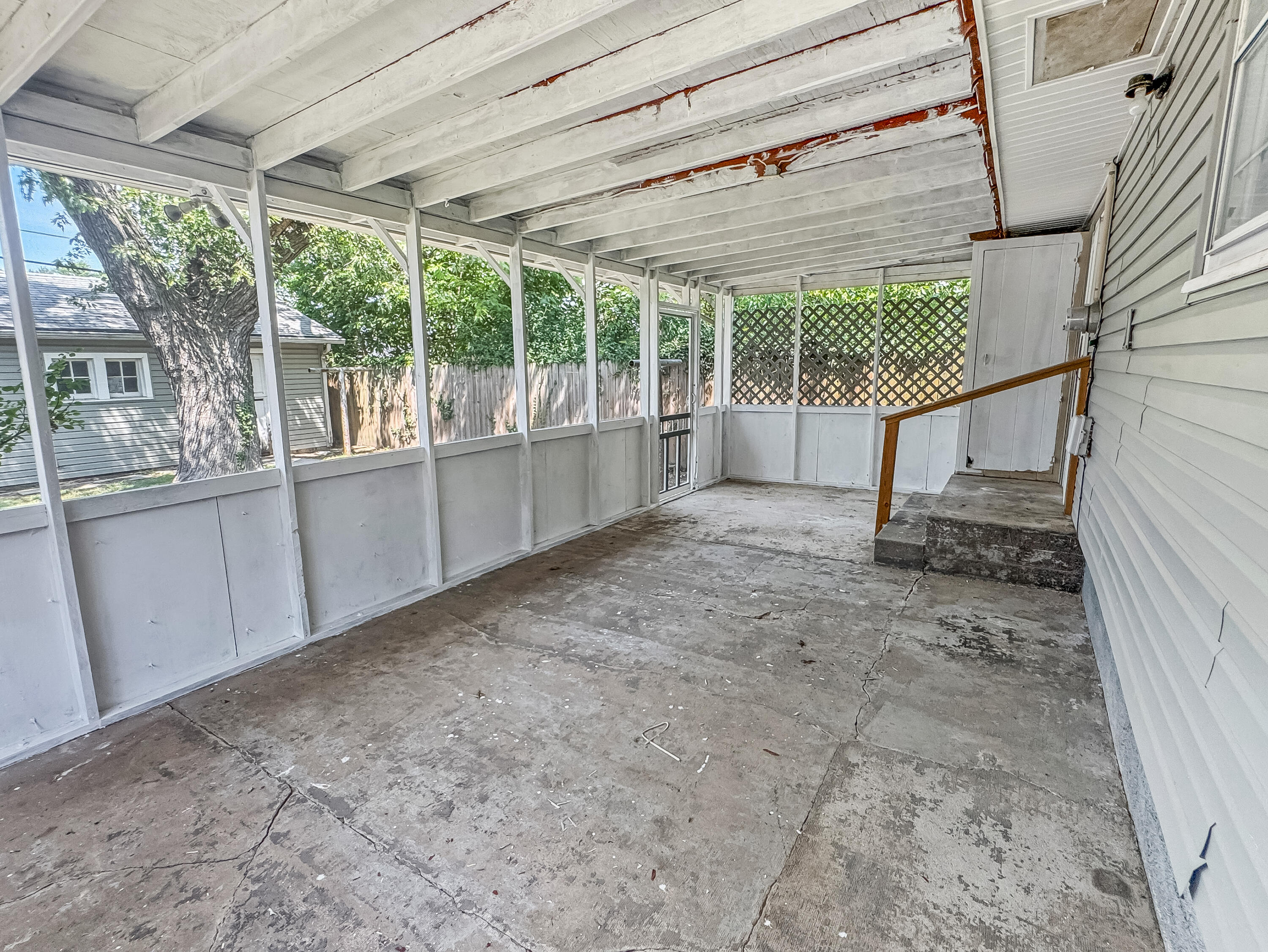 716 Campbell Street Property Photo 14