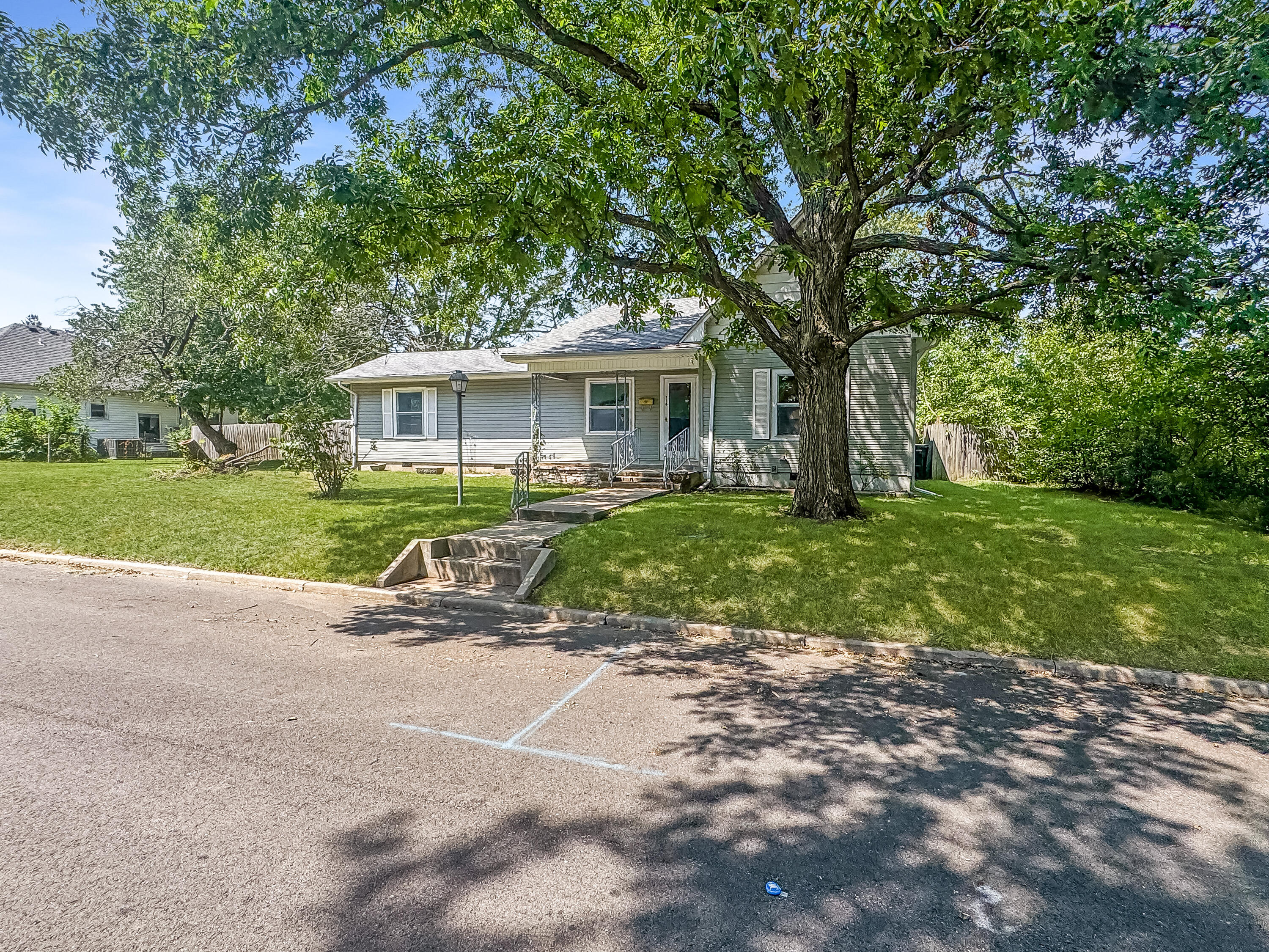 716 Campbell Street Property Photo 19