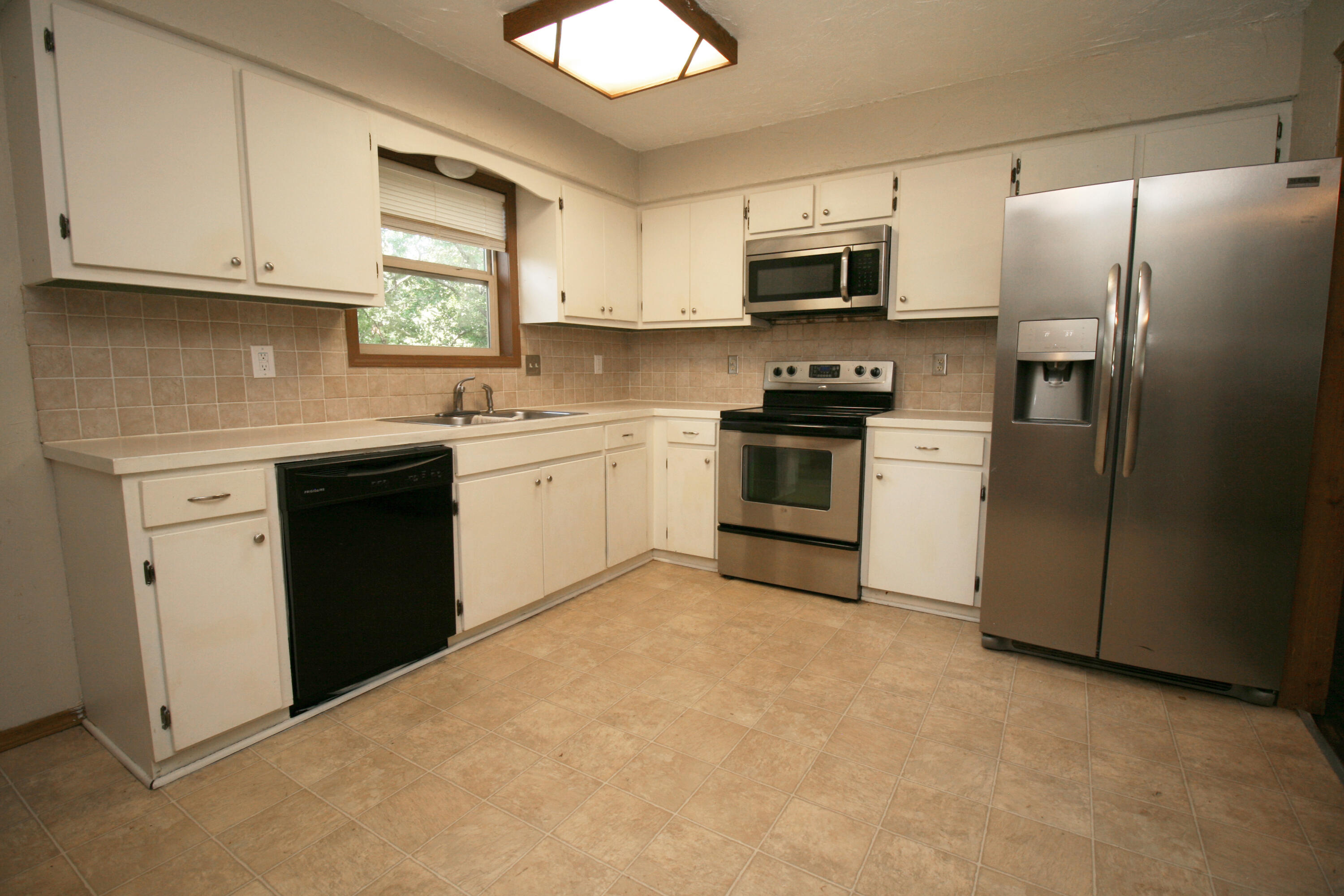 1201 East East Court Property Photo 6