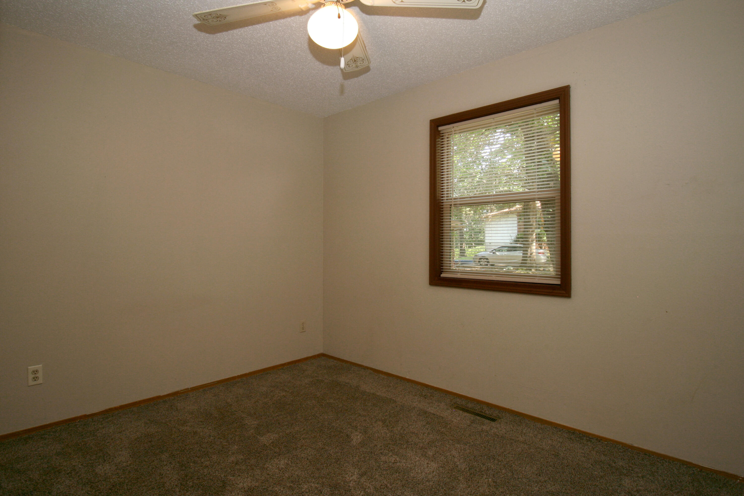 1201 East East Court Property Photo 8