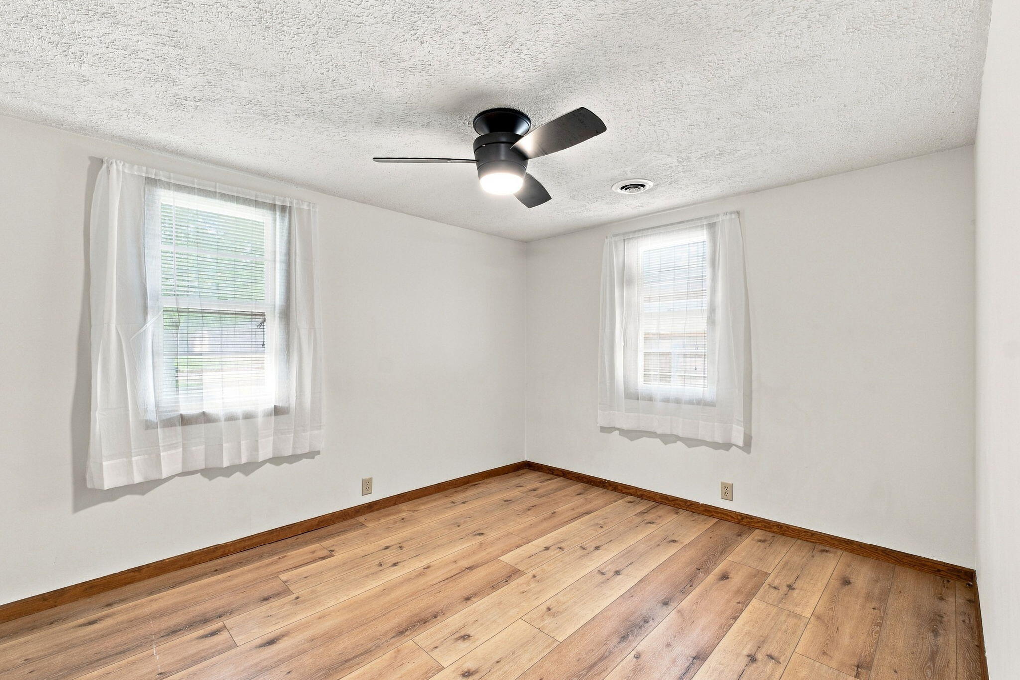 404 North Hartford Avenue Property Photo 11