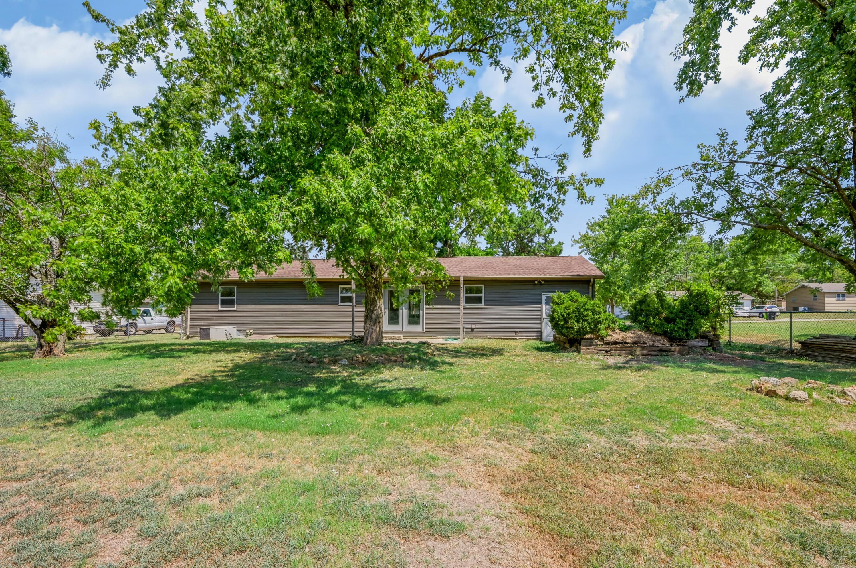 106 Azalea Street Property Photo 33