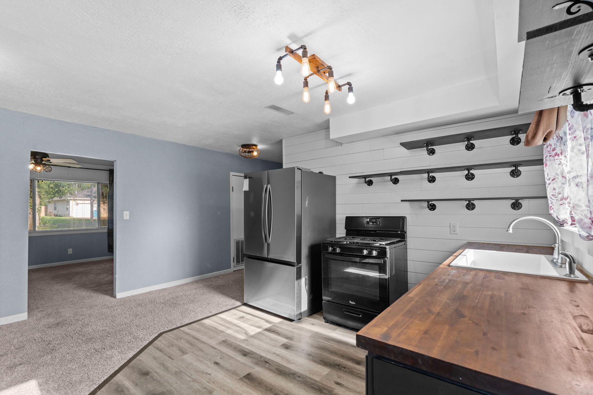 726 North Glenn Avenue Property Photo 8
