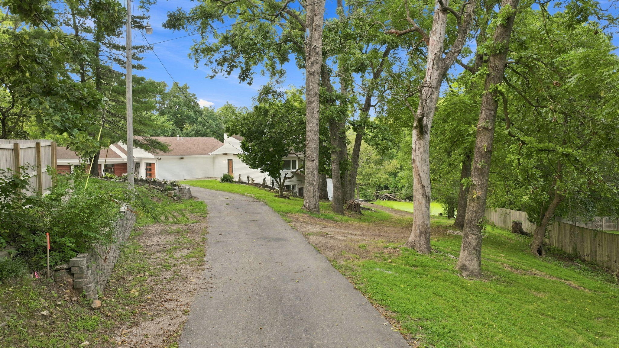 101 West Secluded Lane Property Photo 4
