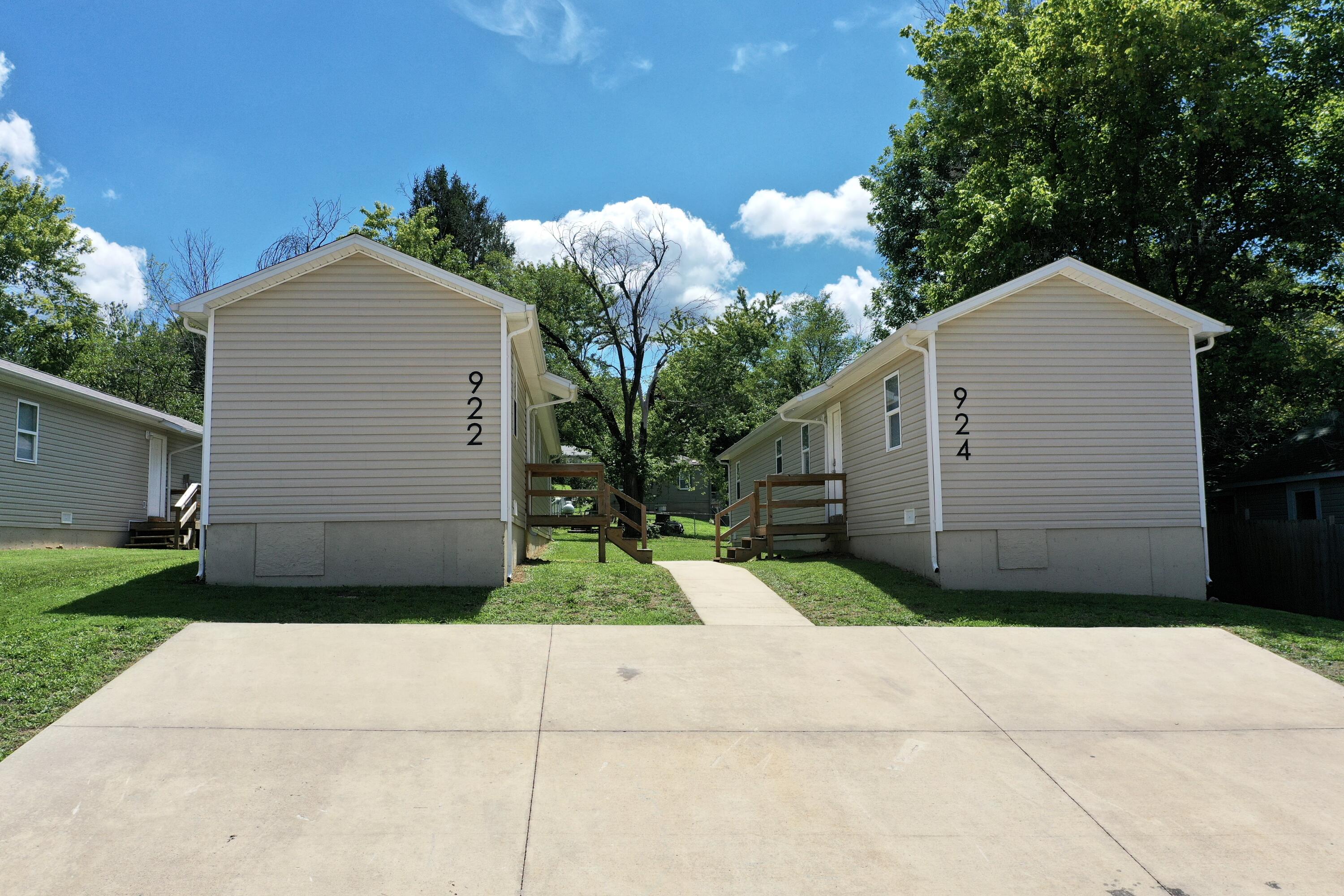 922 & 924 Renfrow Avenue Property Photo 3