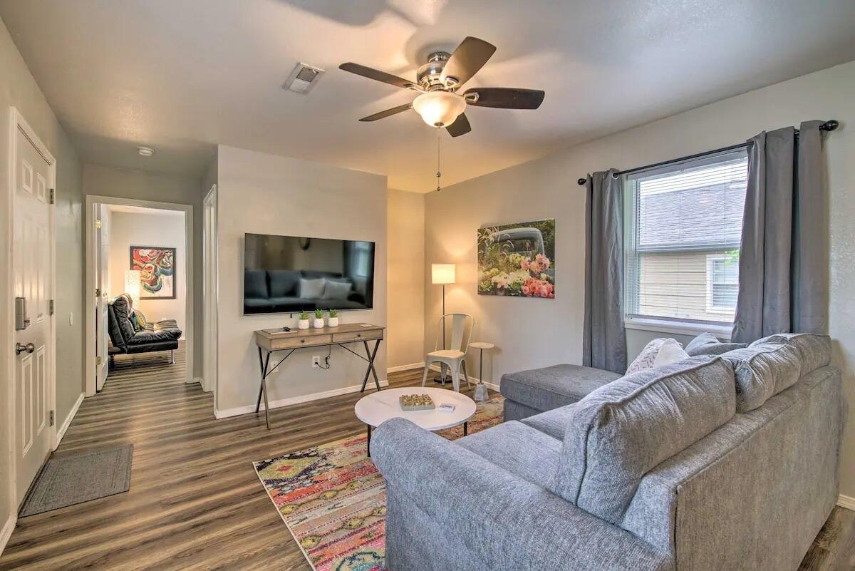 922 & 924 Renfrow Avenue Property Photo 5