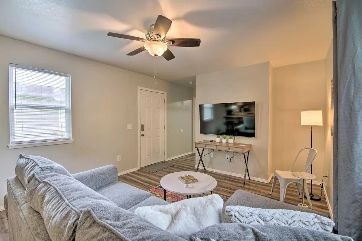 922 & 924 Renfrow Avenue Property Photo 7