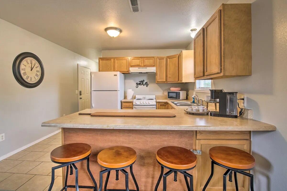 922 & 924 Renfrow Avenue Property Photo 9