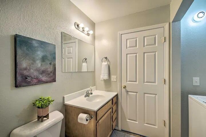 922 & 924 Renfrow Avenue Property Photo 13