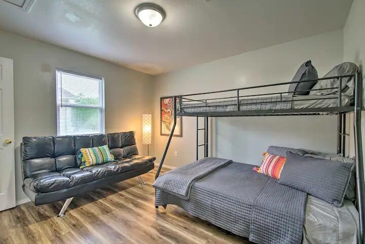 922 & 924 Renfrow Avenue Property Photo 14