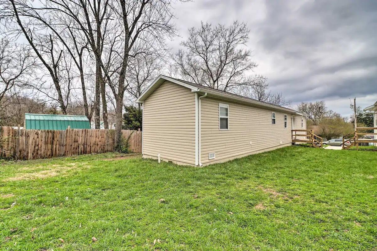 922 & 924 Renfrow Avenue Property Photo 16