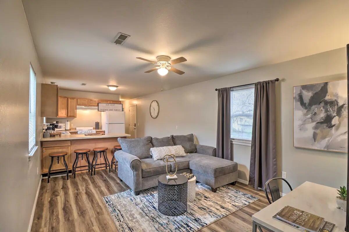 922 & 924 Renfrow Avenue Property Photo 17
