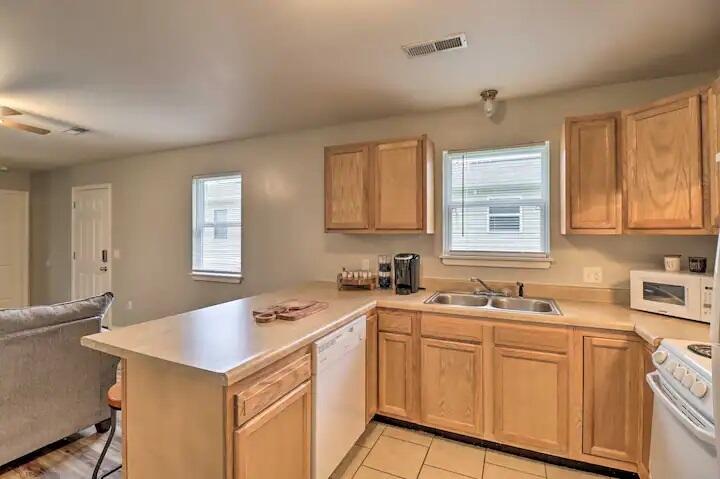 922 & 924 Renfrow Avenue Property Photo 23