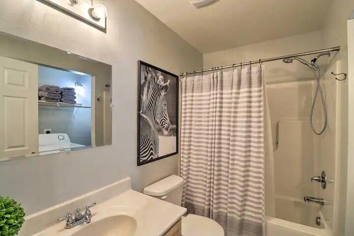 922 & 924 Renfrow Avenue Property Photo 25