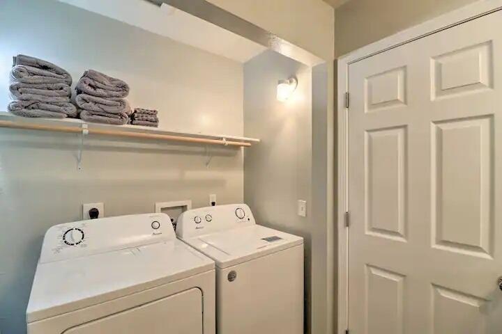922 & 924 Renfrow Avenue Property Photo 27