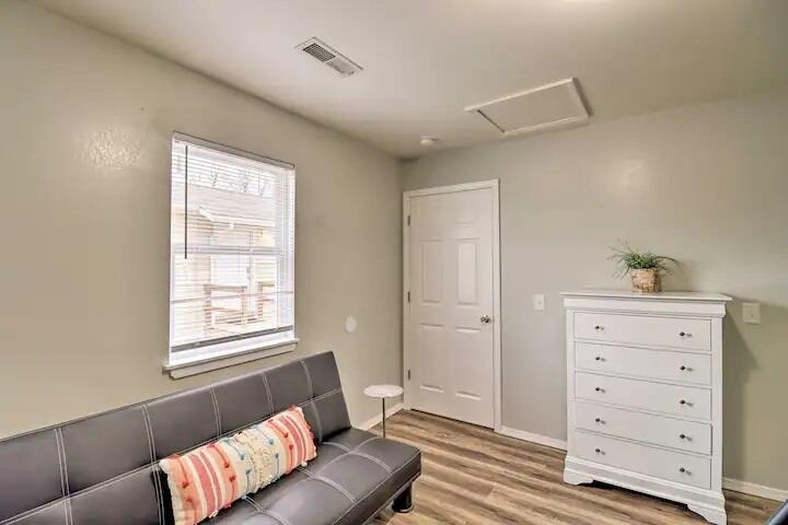 922 & 924 Renfrow Avenue Property Photo 29