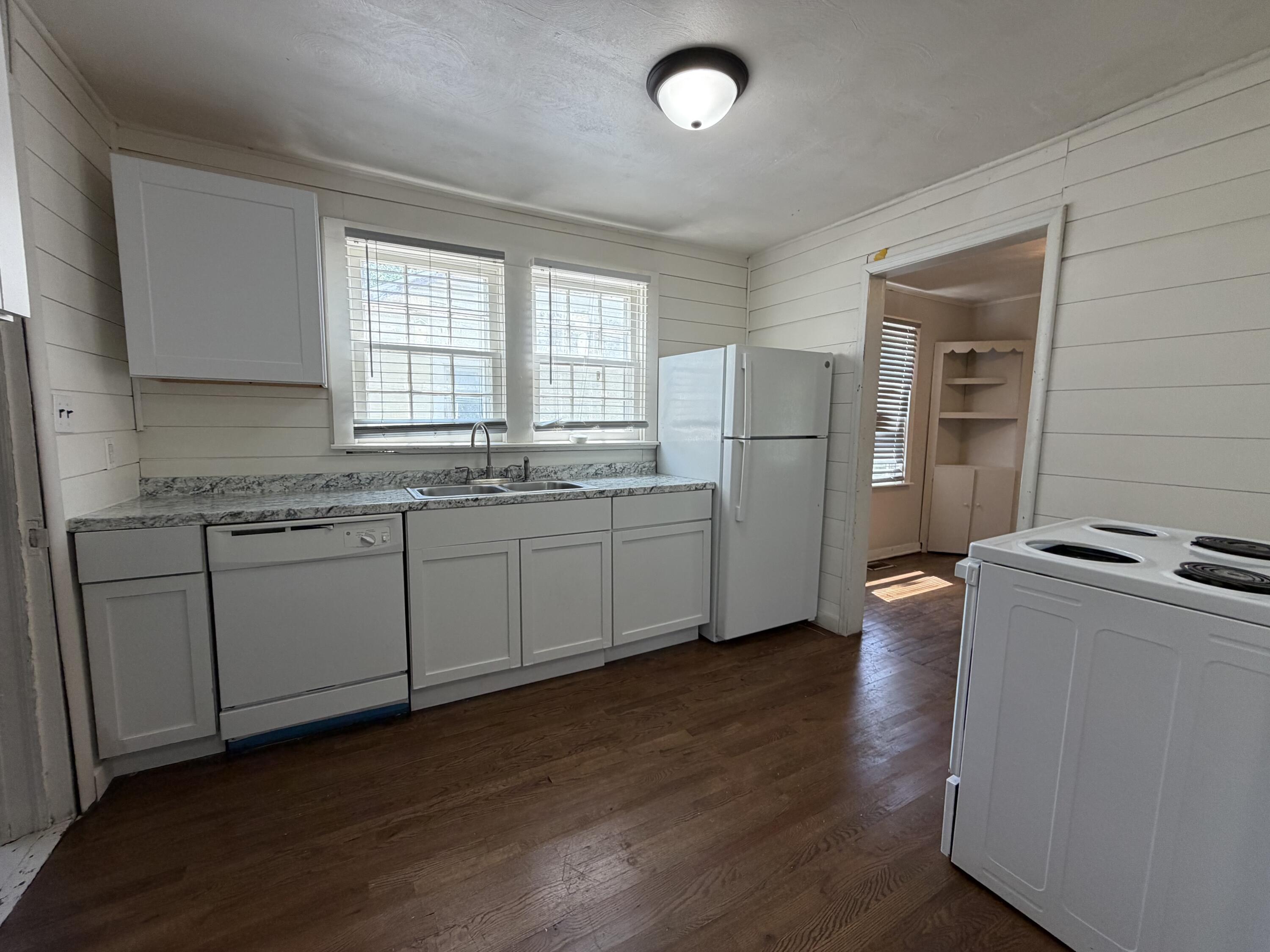 800 North Marion Avenue Property Photo 6