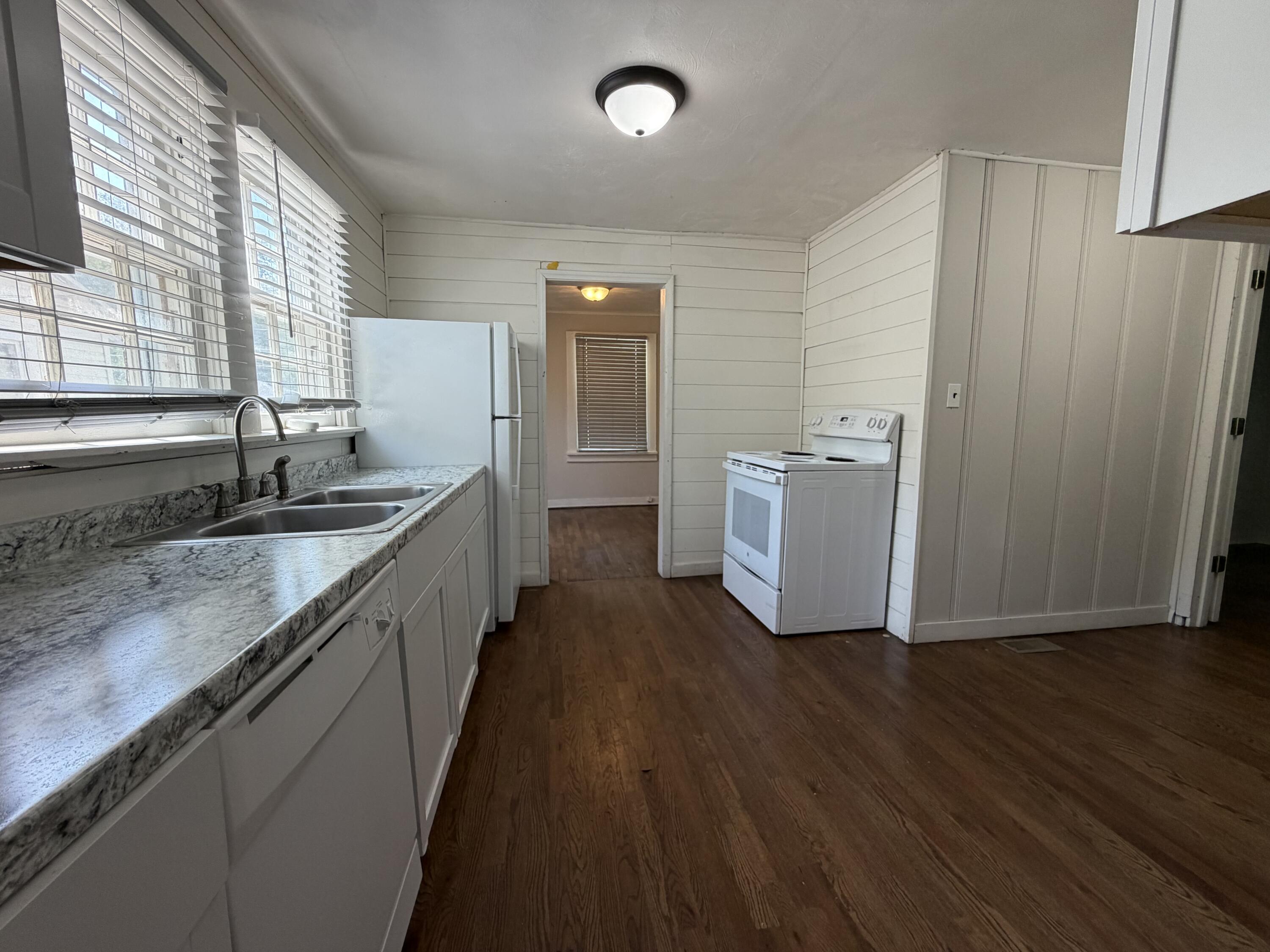 800 North Marion Avenue Property Photo 8