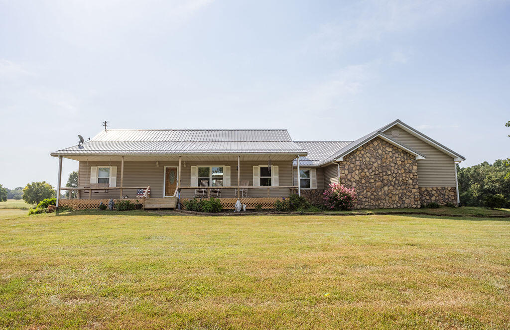 20478 Elm Drive Property Photo 2