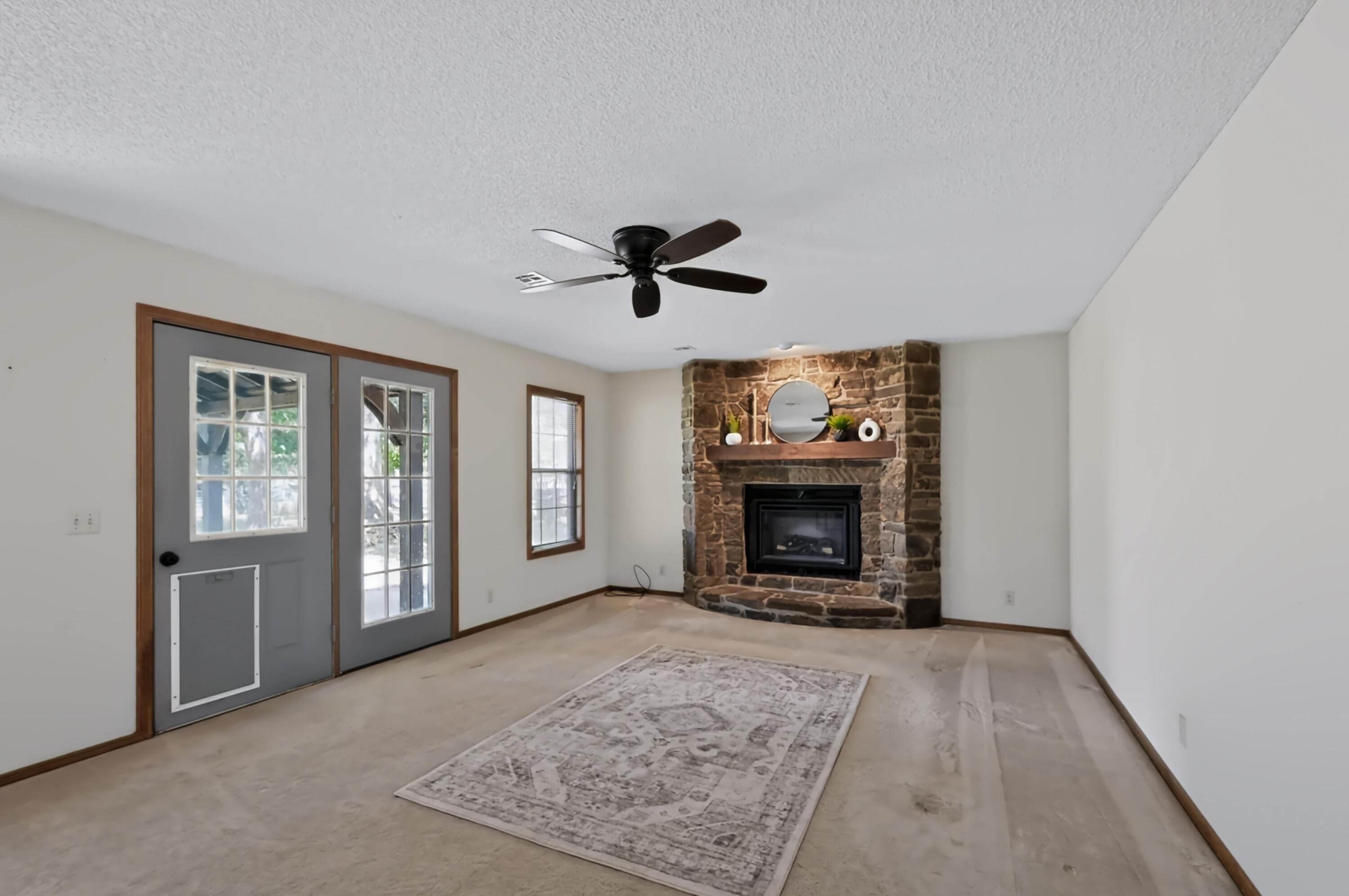 3807 Castle Rock Drive Property Photo 4