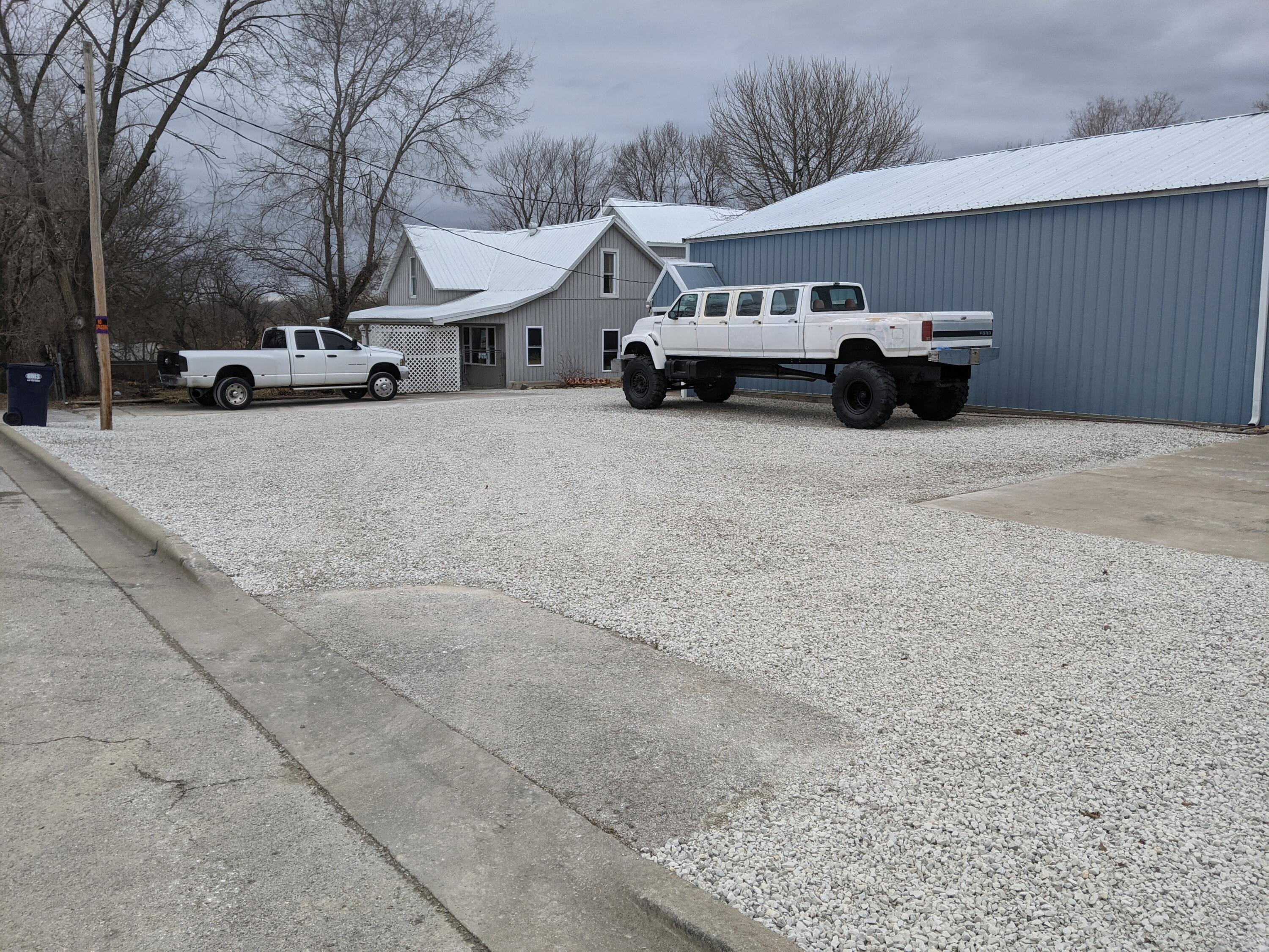 615 West Benton Street Property Photo 10