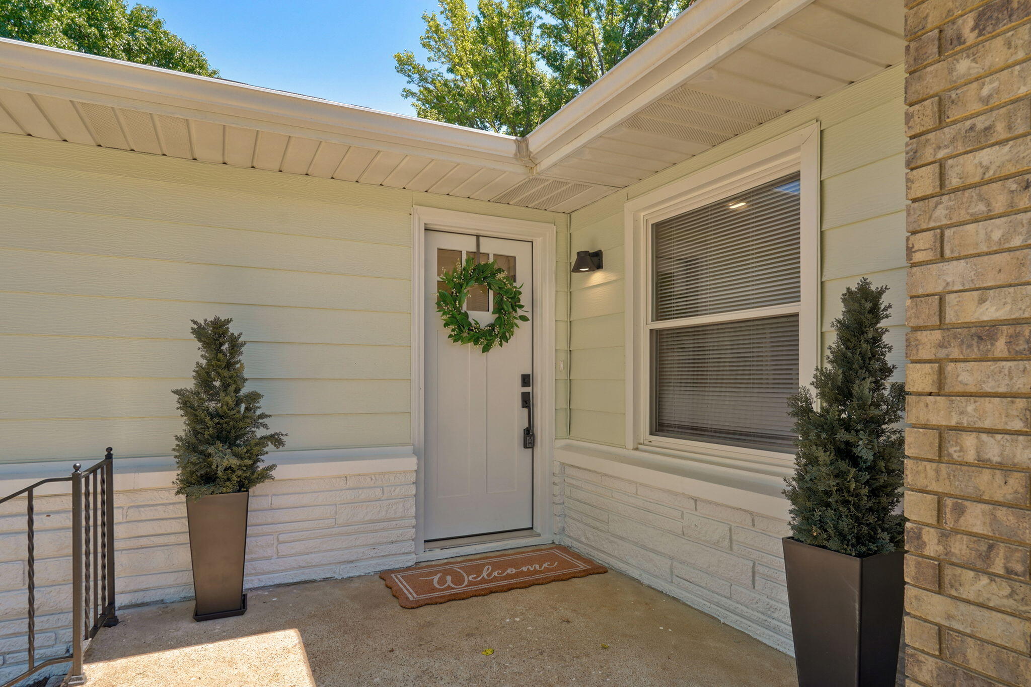652 West University Street Property Photo 6