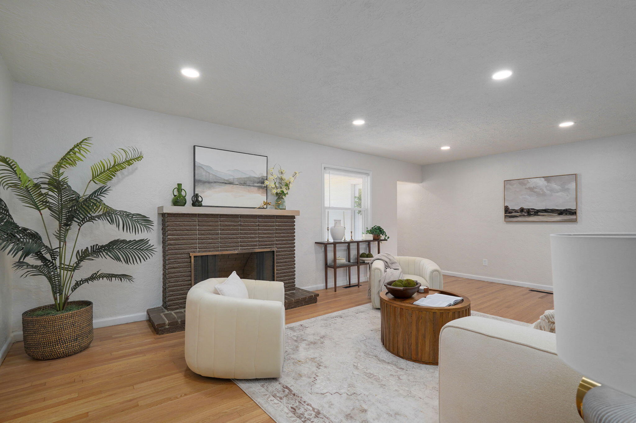 652 West University Street Property Photo 8