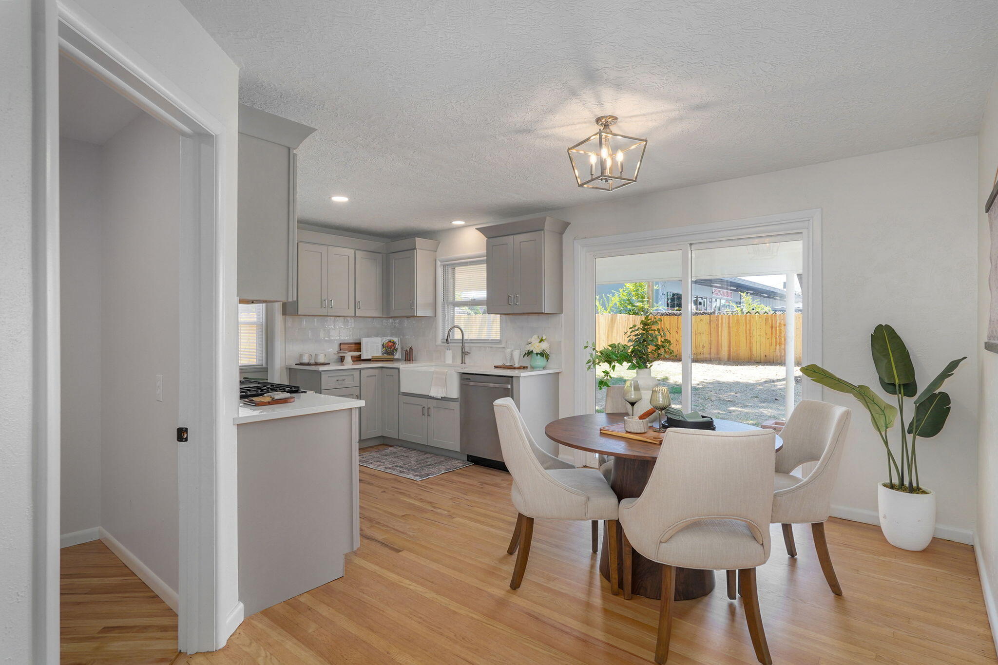 652 West University Street Property Photo 10