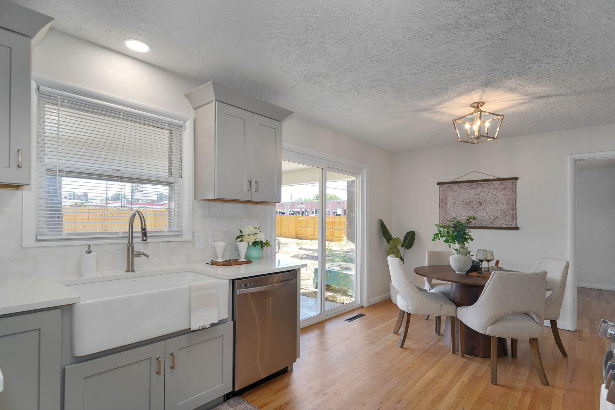 652 West University Street Property Photo 14