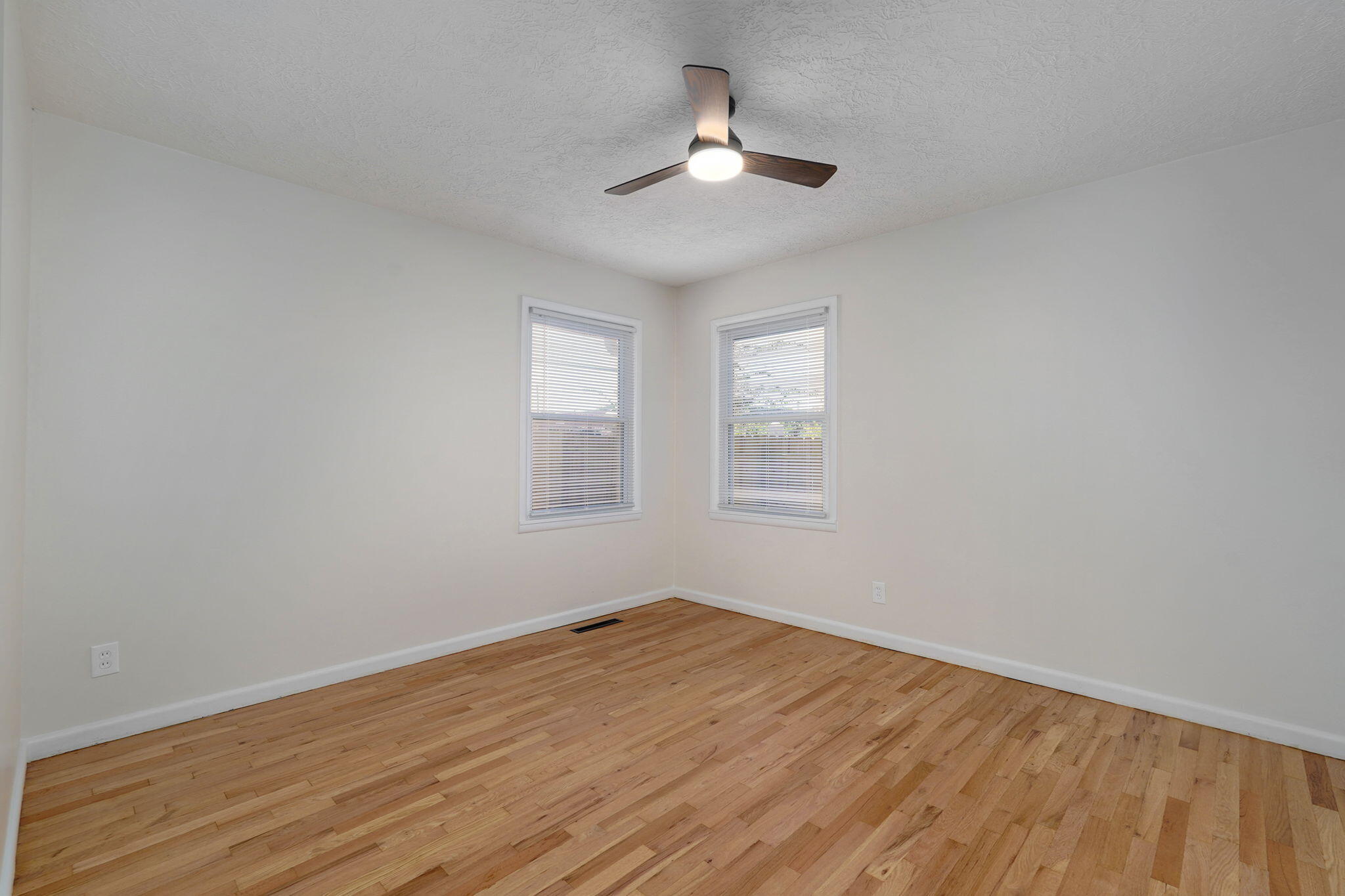 652 West University Street Property Photo 20